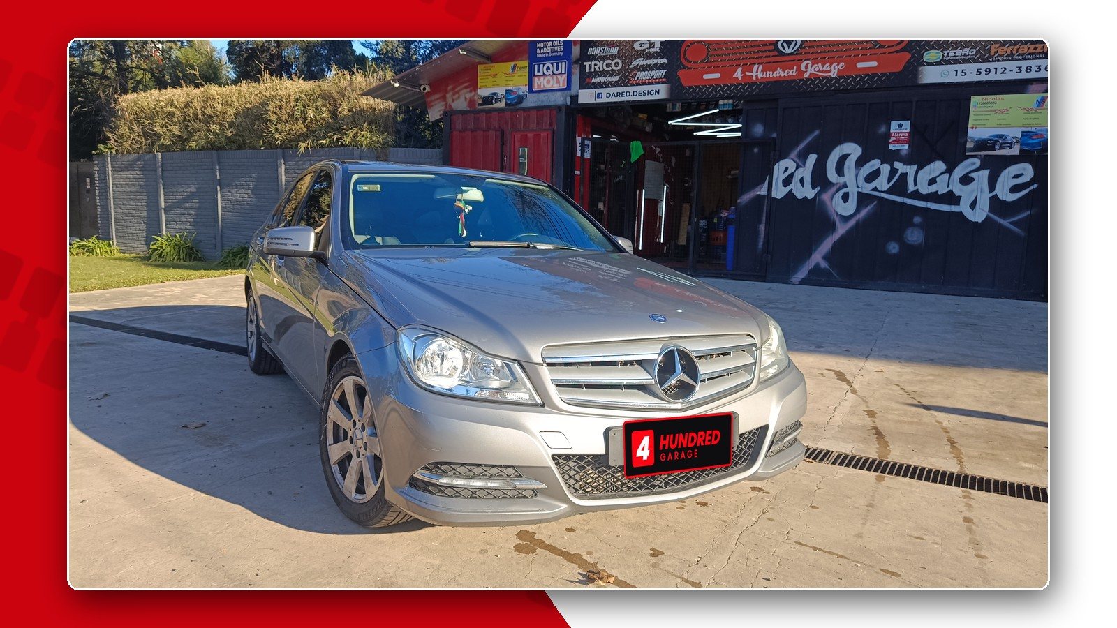 Mercedes-Benz Clase C gris plata de frente, después del detailing