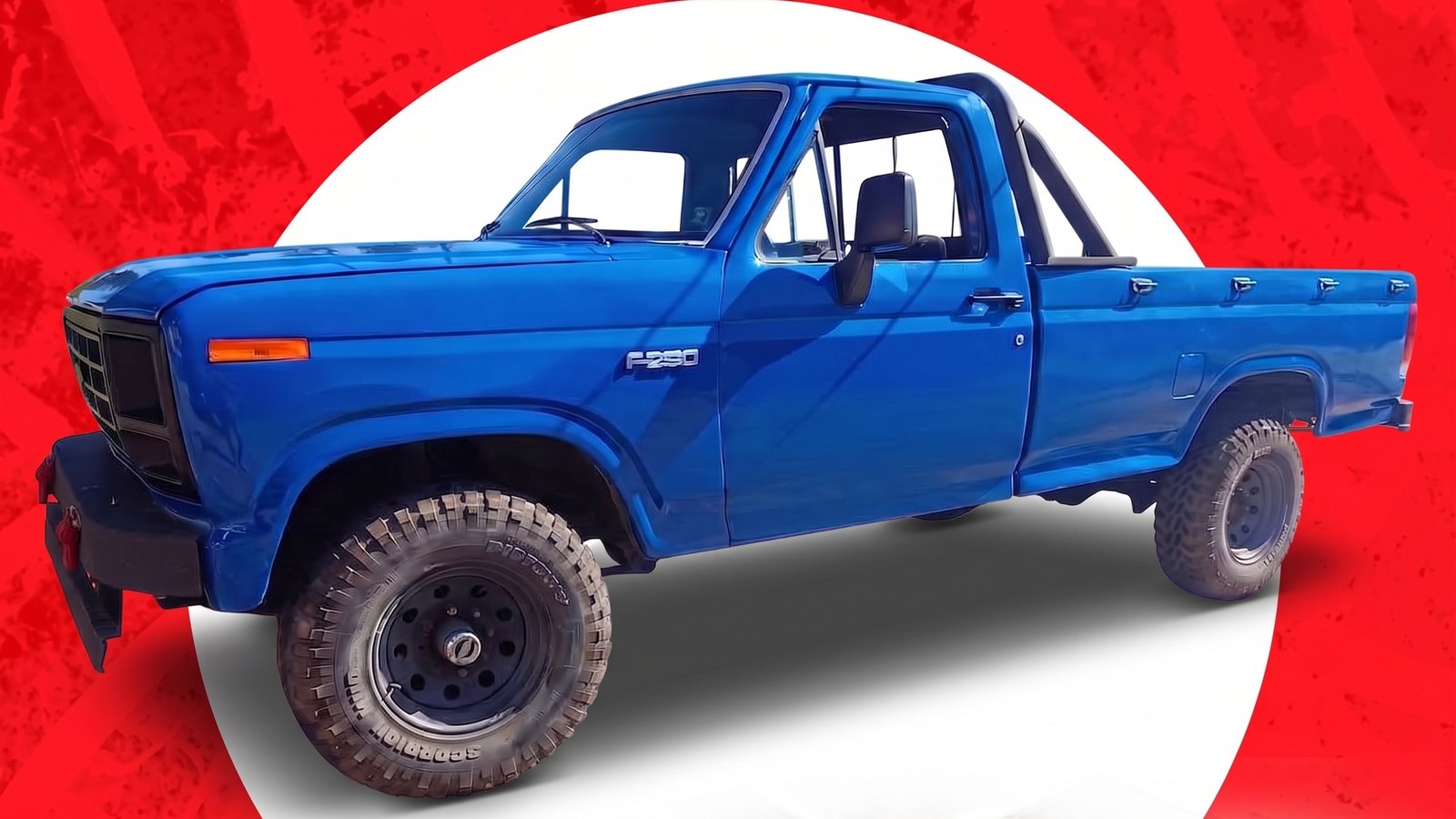 Ford F-250 azul restaurada, de perfil